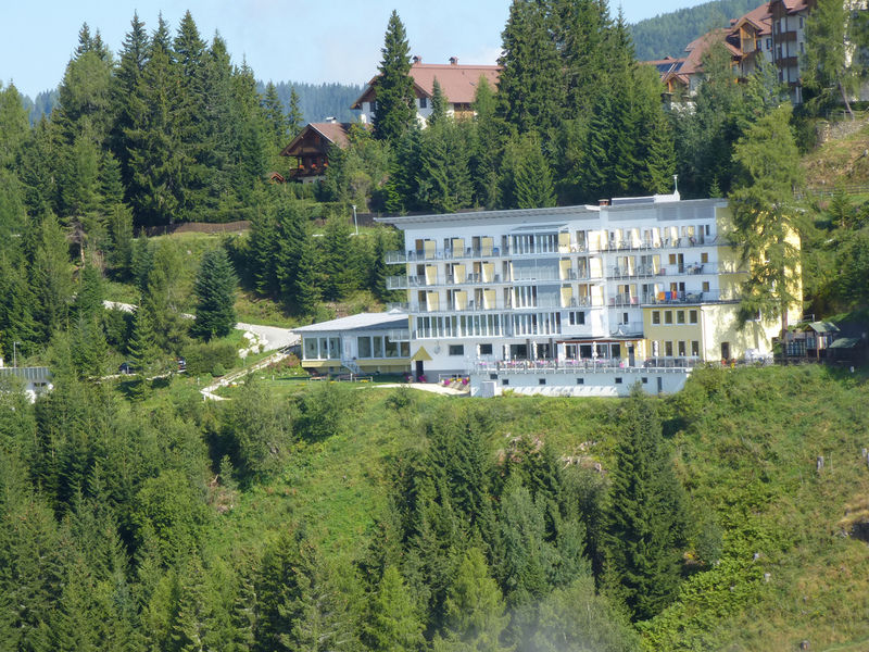 Sonnenhotel Zaubek Treffen Luaran gambar