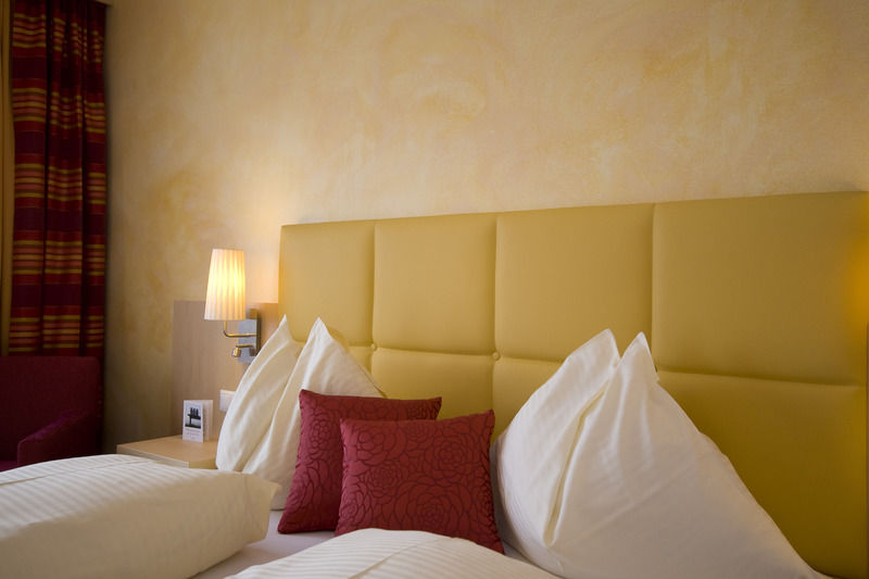 Sonnenhotel Zaubek Treffen Luaran gambar