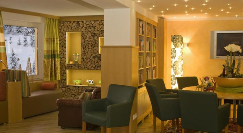 Sonnenhotel Zaubek Treffen Luaran gambar