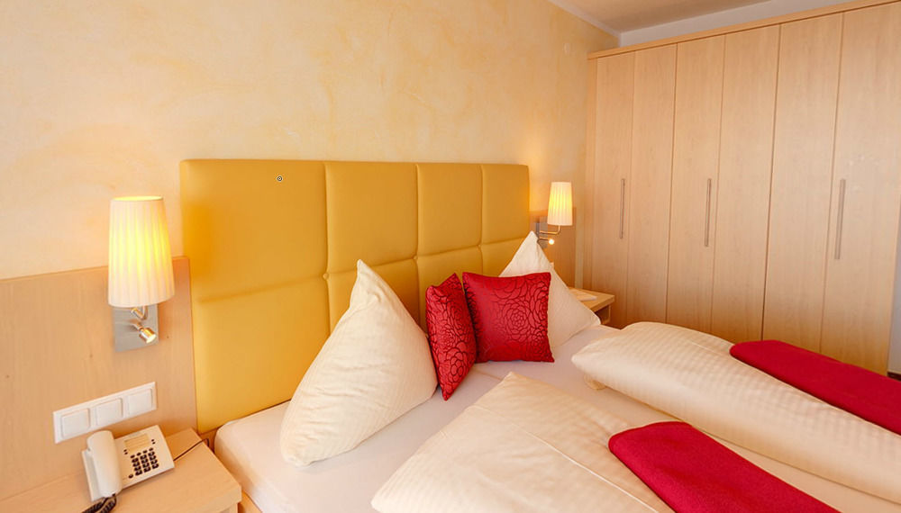 Sonnenhotel Zaubek Treffen Luaran gambar