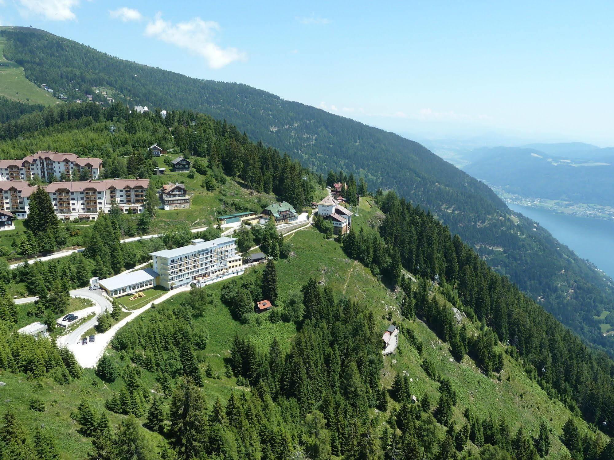 Sonnenhotel Zaubek Treffen Luaran gambar