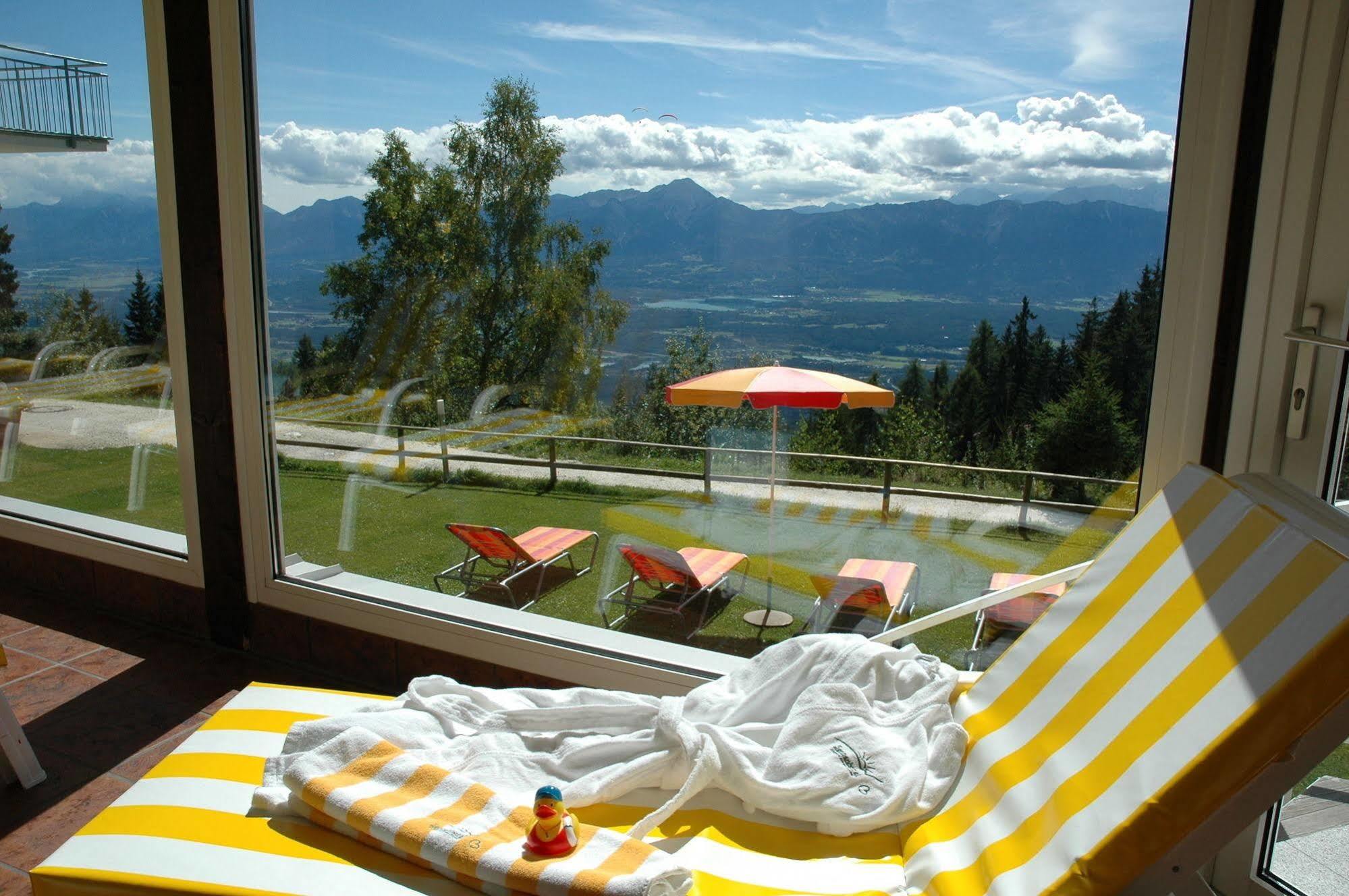 Sonnenhotel Zaubek Treffen Luaran gambar