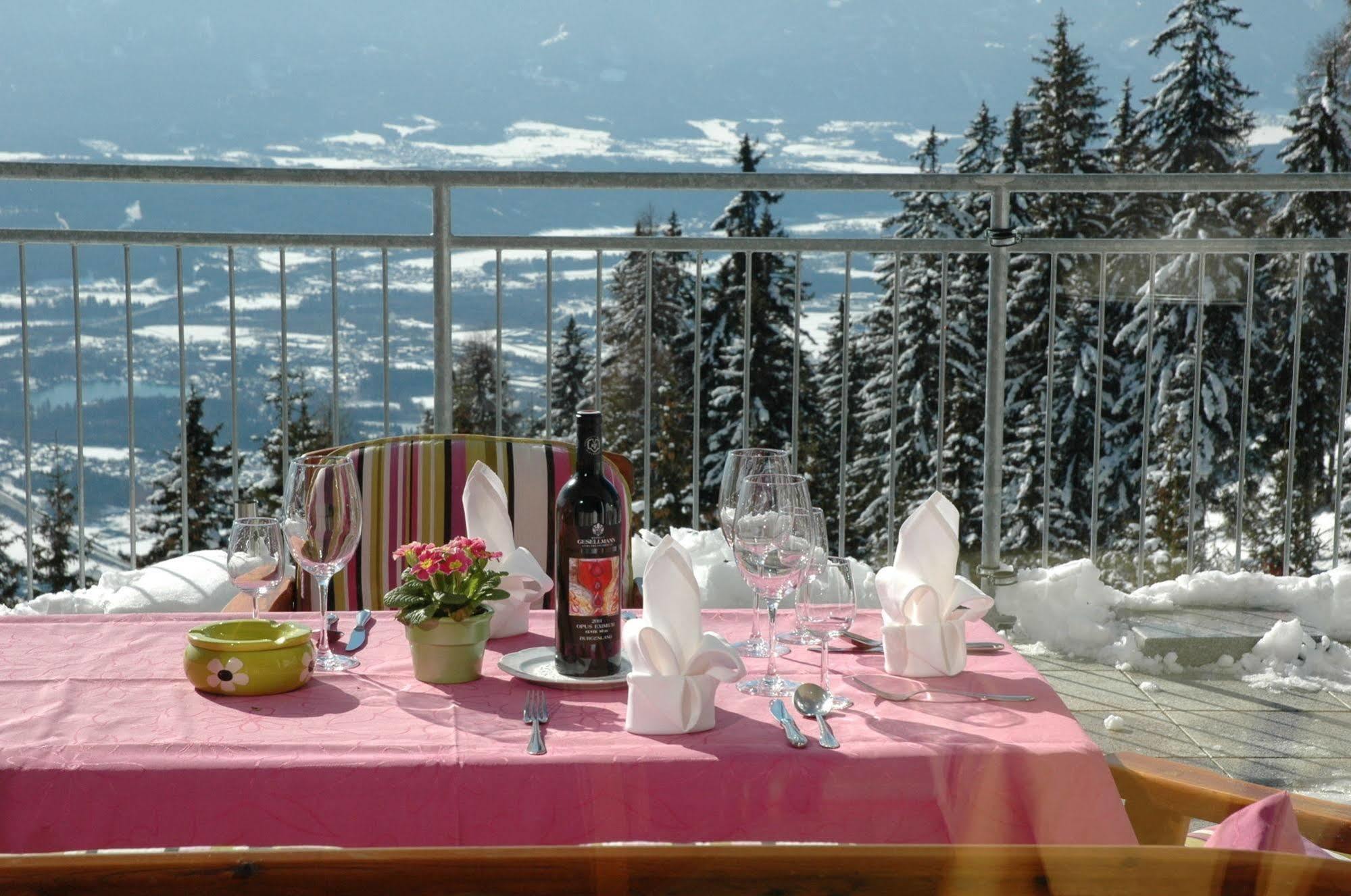 Sonnenhotel Zaubek Treffen Luaran gambar